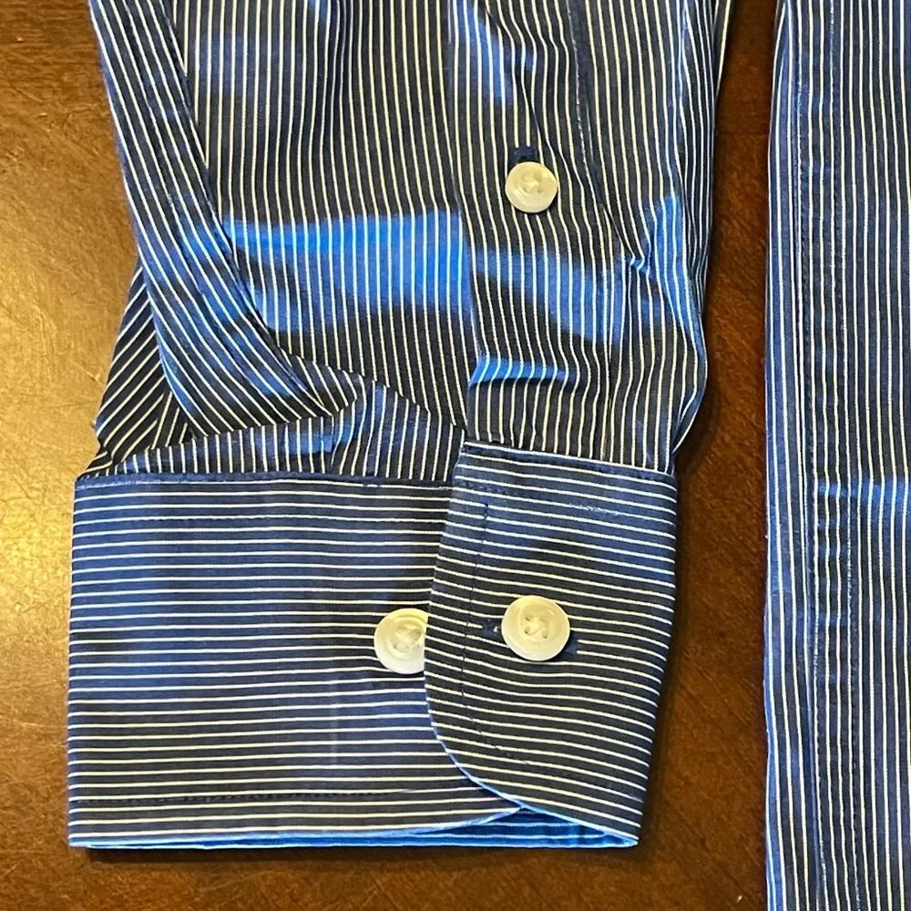 Roundtree & Yorke Blue & White Striped Cotton mens's  Button-Down Shirt M‎
